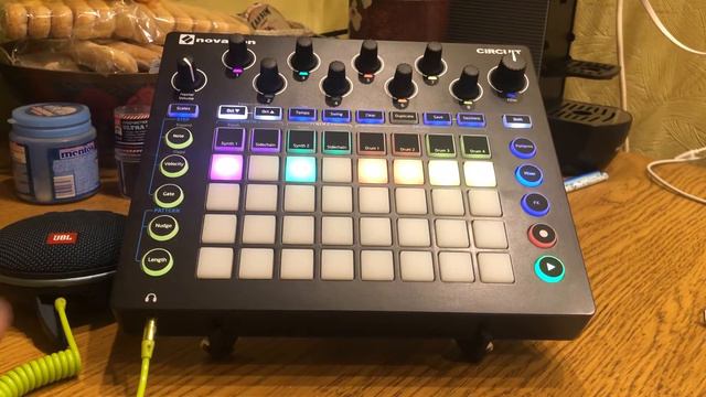 Первый день с Novation Circuit смотреть онлайн