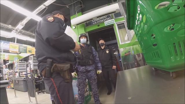 Перекрёсток. Приехал прикормленный мент. Потребовал цифровой пропуск и колбасу. смотреть онлайн