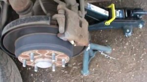 Как  заменить тормозные колодки в Mitsubishi Pajero 4 и сэкономить 6000 рублей!!!