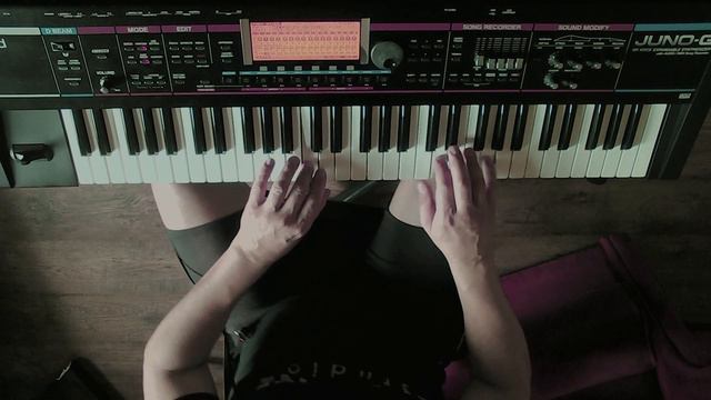 Juno G Sounds of lost fields - with Piano and Strings instrument смотреть онлайн
