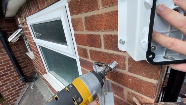 How To Install A HikVision PTZ With Corner Bracket смотреть онлайн
