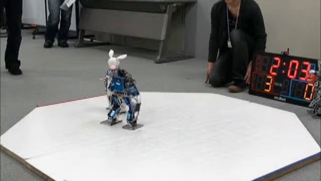 Чемпионат боевых роботов. Битва робота Зайца против Дайсан Дайши смотреть онлайн