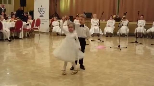 Танец Дюймовочки и Эльфа. смотреть онлайн