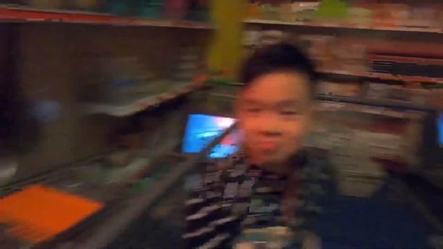 Exploring the Natural History Museum in London! ? смотреть онлайн