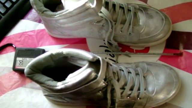 Кеды. Магазин бонприкс. тильная модель на шнурках и ремешке с застежкой «велкро» смотреть онлайн