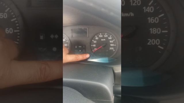 как узнать сколько литров в баке бензина Рено логан?