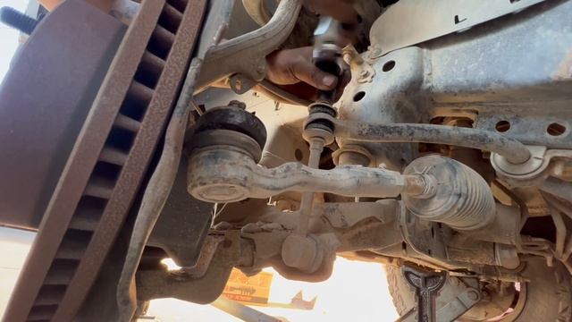 Como Cambiar Montaje de Amortiguadores Toyota Tundra 2000 - 2006 смотреть онлайн