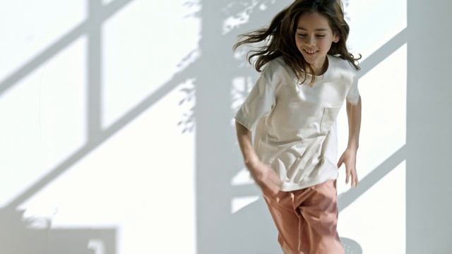 UNIQLO U AIRism Cotton T-shirts смотреть онлайн