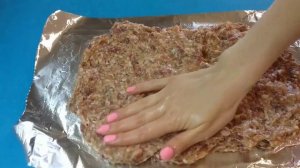 Что приготовить из фарша вместо скучных котлет? Мясной рулет из фарша с начинкой
