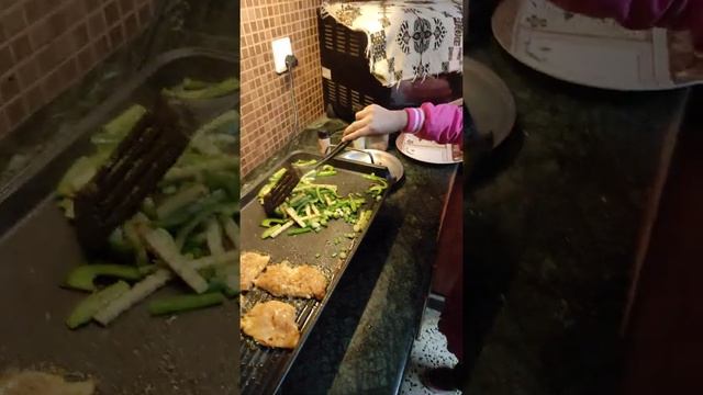 Making Steak on Electric Grill смотреть онлайн