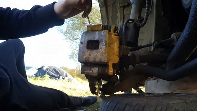 Делаем внешку chery kimo.Покраска суппортов, жабо, каркас дворников. Часть 1