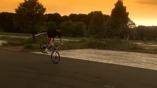 Mongoose Tyax Comp nose wheelie смотреть онлайн