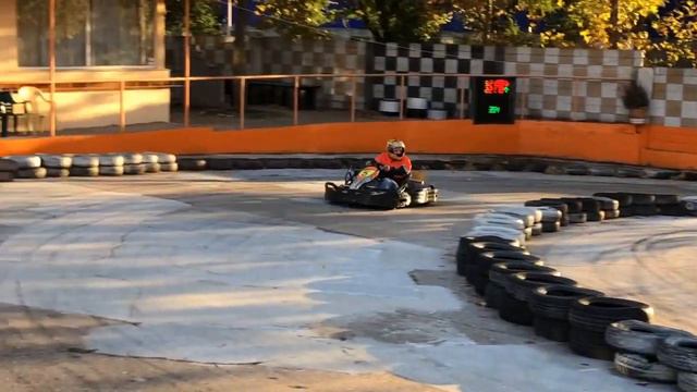 Картинги Мир гонок в Севастополе. Почувствуй себя гонщиком. Обзор. смотреть онлайн