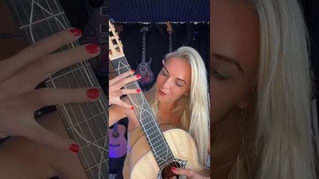 Растяжка пальцев гитариста Упражнения для гитары на растяжку Надия Косинская #shorts смотреть онлайн