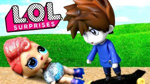 Кукла ЛОЛ упала на глазах у мальчика аниме! Мультик LOL про живые куклы лол сюрприз