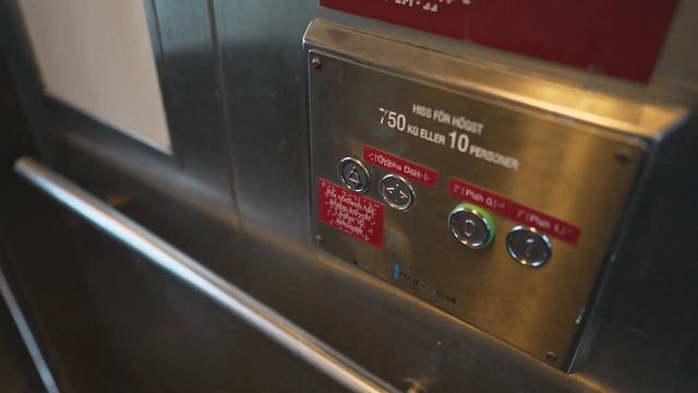 Sweden, Stockholm, Tumba bus exchange, 1X escalator, 1X elevator смотреть онлайн