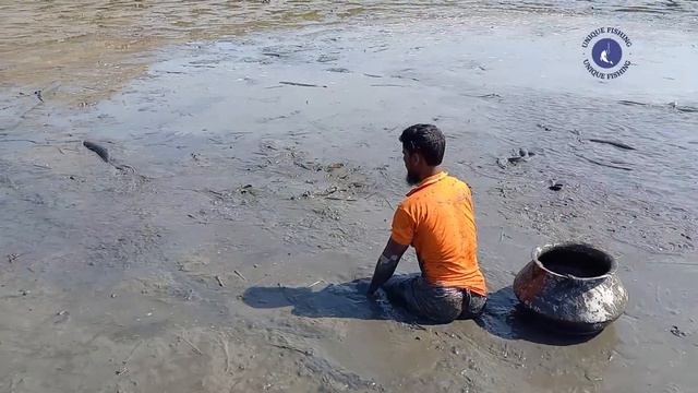 Most Amazing & Unbelievable Big Pond Fishing Video 2023 | Everyone Should Watch This Fishing Video смотреть онлайн