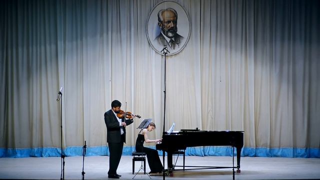 Веретенникова Кристина, Петухов Илья - Б.Барток - «Румынские народные танцы», обработка З.Шекели смотреть онлайн