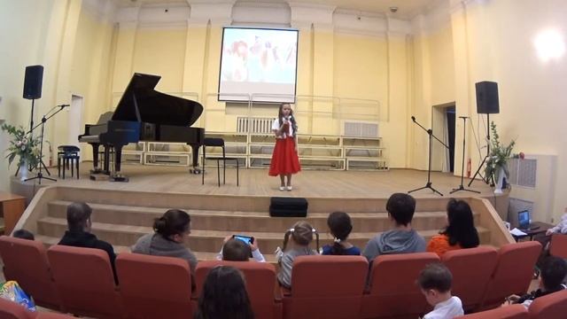 Первый год вокала. Самое первое выступление. Мамины руки. смотреть онлайн