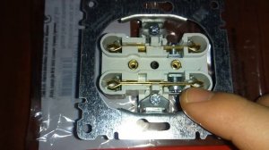 бытовая розетка MAKEL с поджимными контактами