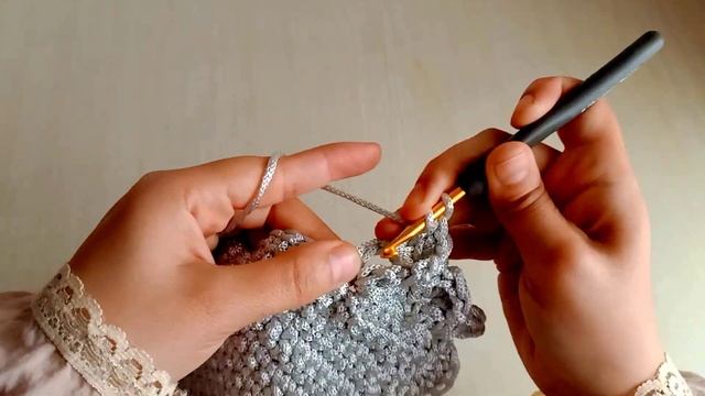 كروشيه شنطة جديدة بخيط السلسلة تصميم جميل وشيك смотреть онлайн