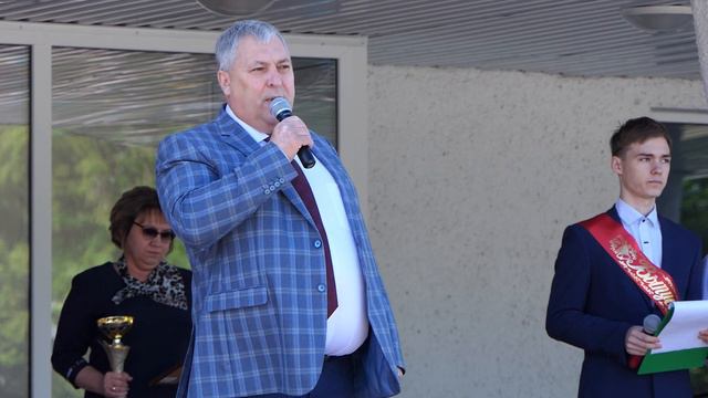 "Последний звонок" в школе п. Комсомольский смотреть онлайн