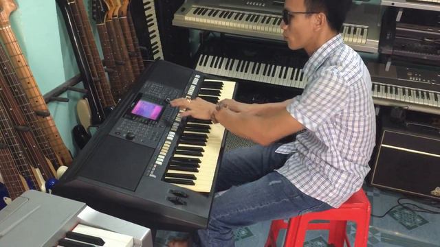 Chia tay đàn yamaha s750 để đổi qua trống - Dù bị khiếm thị nhưng anh đàn cực hay смотреть онлайн