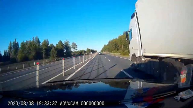Иностранный автомобиль с дипломатическим красным номером внезапно выехал перед нами из своей полосы смотреть онлайн
