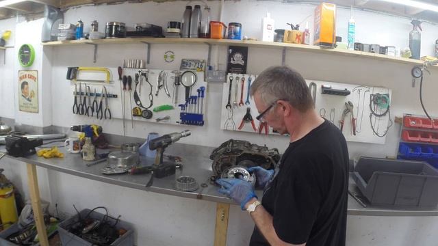 HIGGSY'S MAN CAVE SUZUKI GT550 PART 2.1 смотреть онлайн