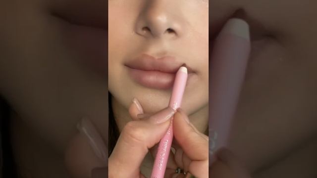 Идеальный everyday мейк: тинт на щеки, и сочные губы с помощью дуэта: блеск + карандаш #okbeauty смотреть онлайн