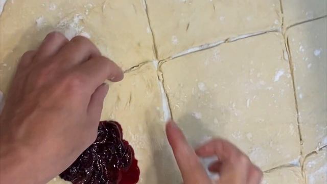 ГОТОВИМ ТРЕУГОЛЬНИКИ С ВИШНЕЙ смотреть онлайн
