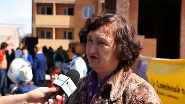 В «Семейном парке Батайска» высадили будущие жильцы высадили деревья смотреть онлайн