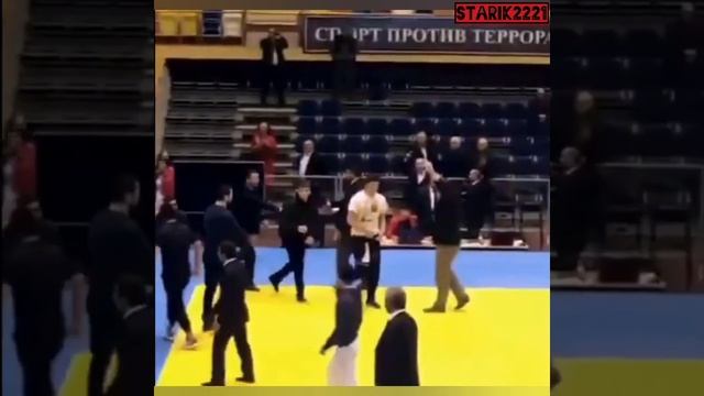 Драка на турнире СКФО по ДЗЮ-ДО ? Зрителей устроили массовую драку участвовали даже спортсмены. смотреть онлайн