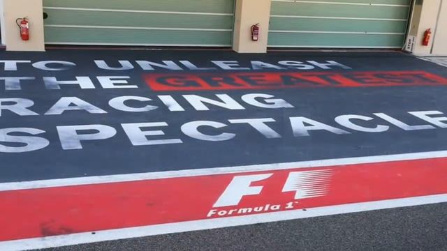 Hamilton, Vettel Say Old F1 Logo Was Better | New F1 Logo смотреть онлайн