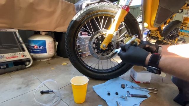 ONYX RCR // Tutorial // Replacing the Caliper & Bleeding the Brakes смотреть онлайн