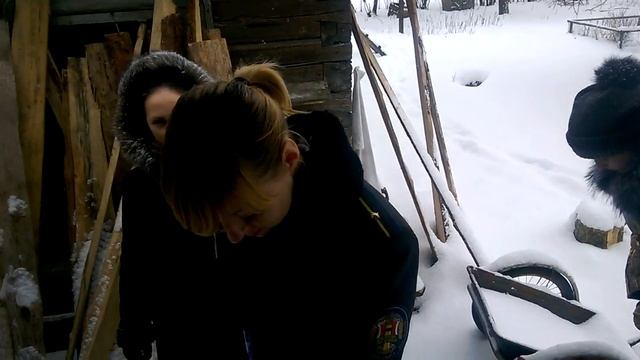 (69) Приставы пришли за имуществом.