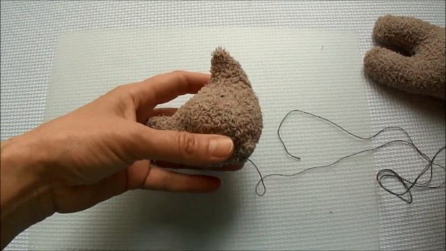 Como hacer gatito peluche hecho con calcetines. How to make stuffed animal with sock. Diy смотреть онлайн