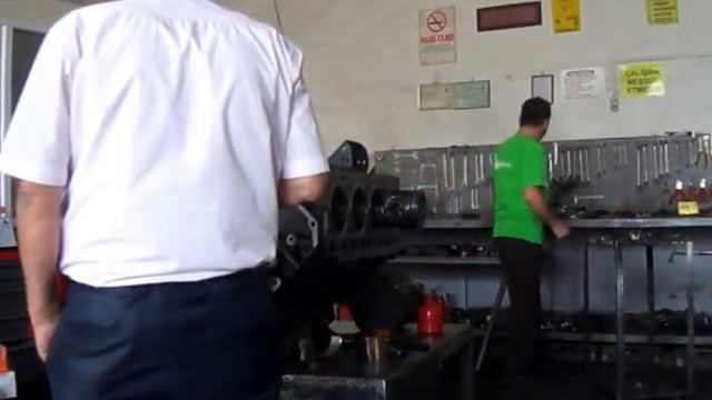 Mercedes Benz OM 502 LA Kolben Montage (kurs 1) one man one engine смотреть онлайн