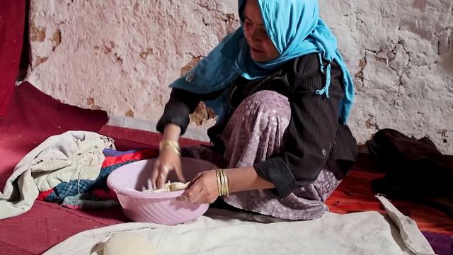 Life in Village of Afghanistan | Cave Twins' Simple Kitchen & Big Dreams смотреть онлайн