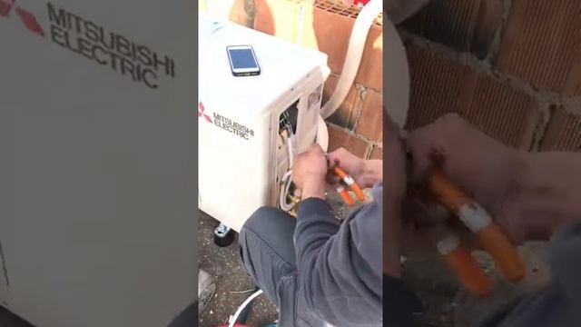 Mitsubishi Electric MSZ-FH35VE MONTAJI VE VAKUMLAMA YAPMANIN ÖNEMİ (video 2) смотреть онлайн