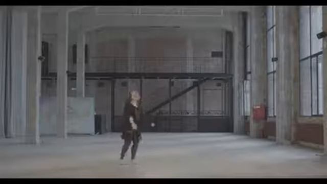 Albina Kabalina - Dance Improvisation (On-The-Go - Wake Up Call) смотреть онлайн