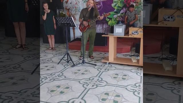 Течёт река смотреть онлайн