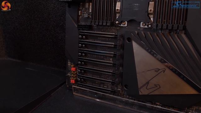 Computex 2019: Gigabyte Booth Tour with 4k OLED AORUS AERO 15 laptop! смотреть онлайн