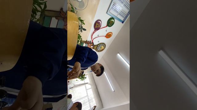 Я короче ухожу прикинте мне разрешили взять телефон просто пон смотреть онлайн