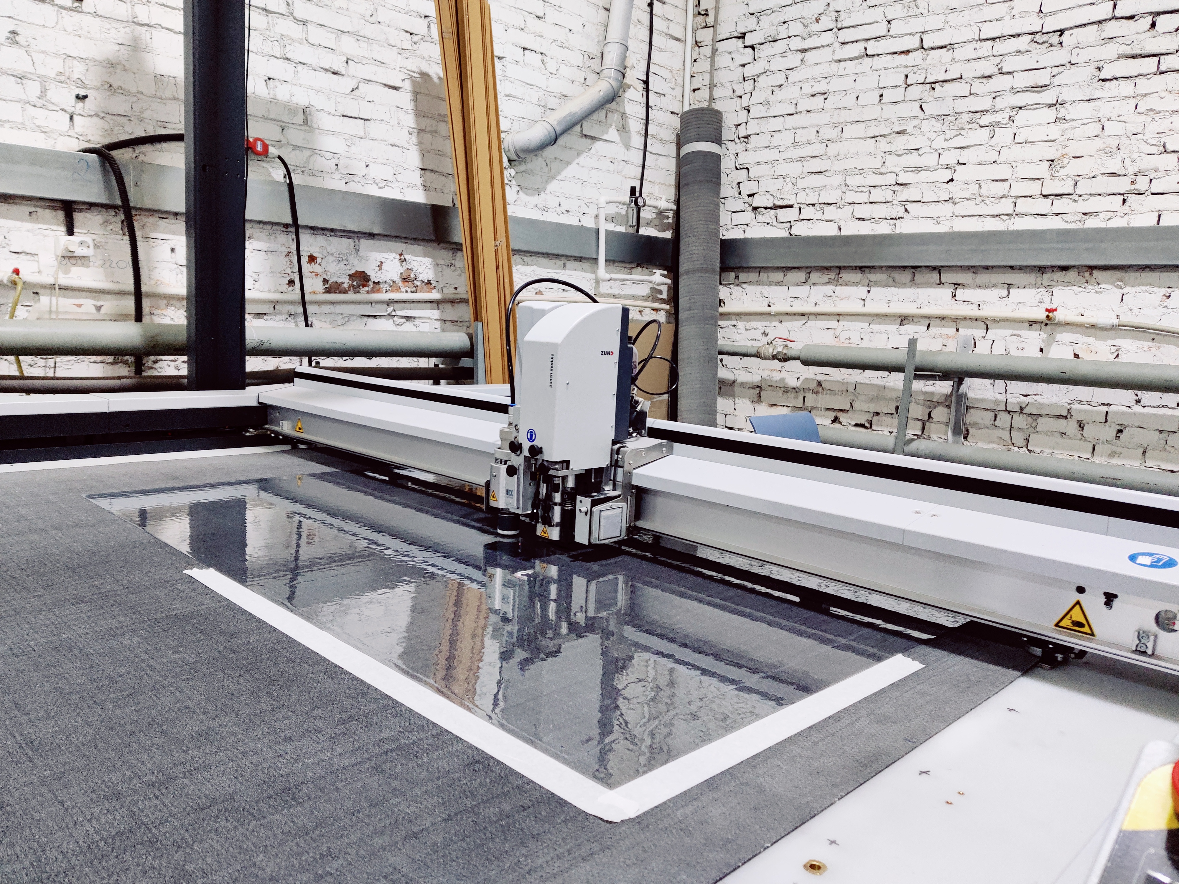 Плоттерная резка жидкого (гибкого) стекла смотреть онлайн