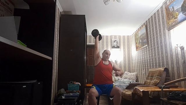 тренировка жим гантели 26 кг сидя ! смотреть онлайн