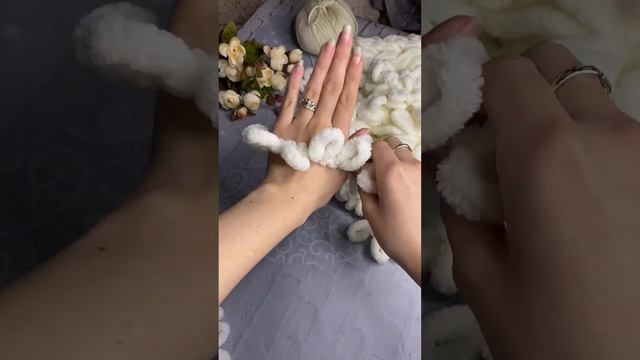 Комплект из одного мотка - повязка на голову и митенки из Alize Puffy/Ализе Пуффи смотреть онлайн