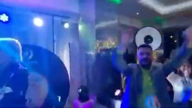 Нелли Кобзон отжигает на вечеринке в Сочи смотреть онлайн
