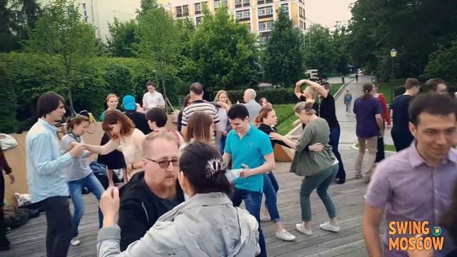 Танцы в парках. Сад Баумана. Линди-хоп с нуля. 19 июня 2017 г. смотреть онлайн