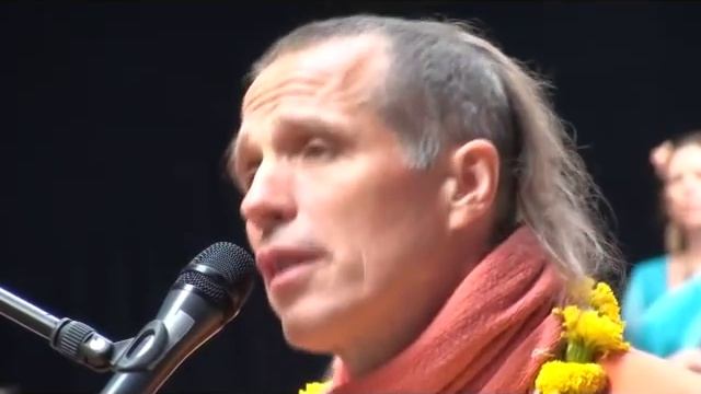 Kirtan Mela 2011 - Maha Mantra 6 - HH Sacinandana Swami смотреть онлайн